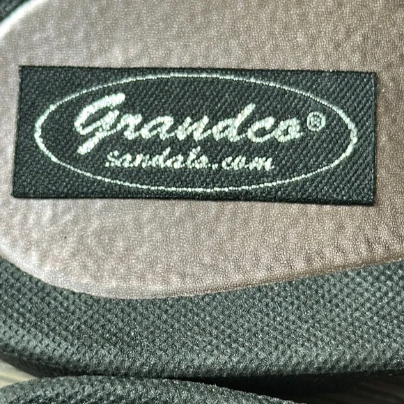 Elegant Black and Brown Sandals with Floral Embellishments - Picture 6 of 7